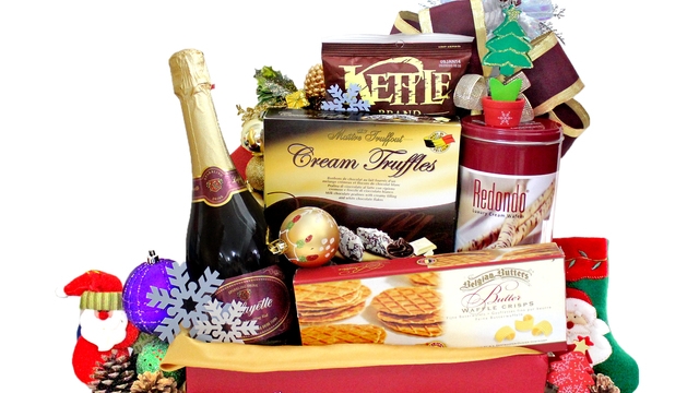 Unwrap the Perfect Holiday Surprise: Christmas Hampers, Gift Sets, and More!